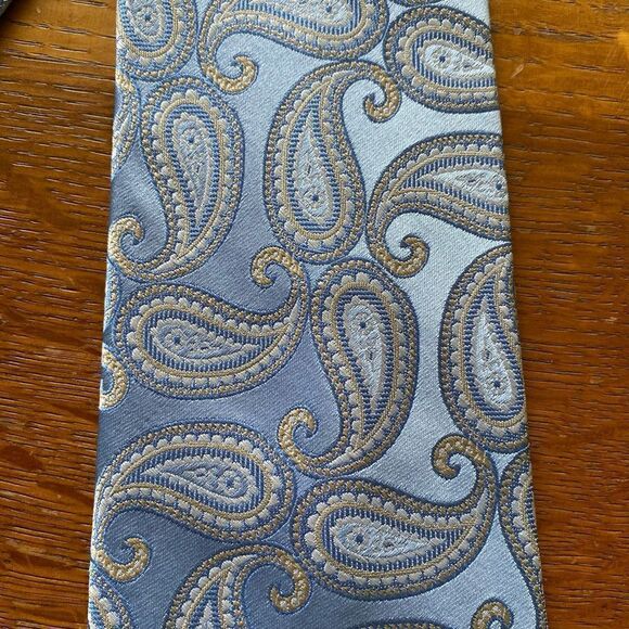 Michael Kors Pale Blue Paisley Necktie - Picture 5 of 6